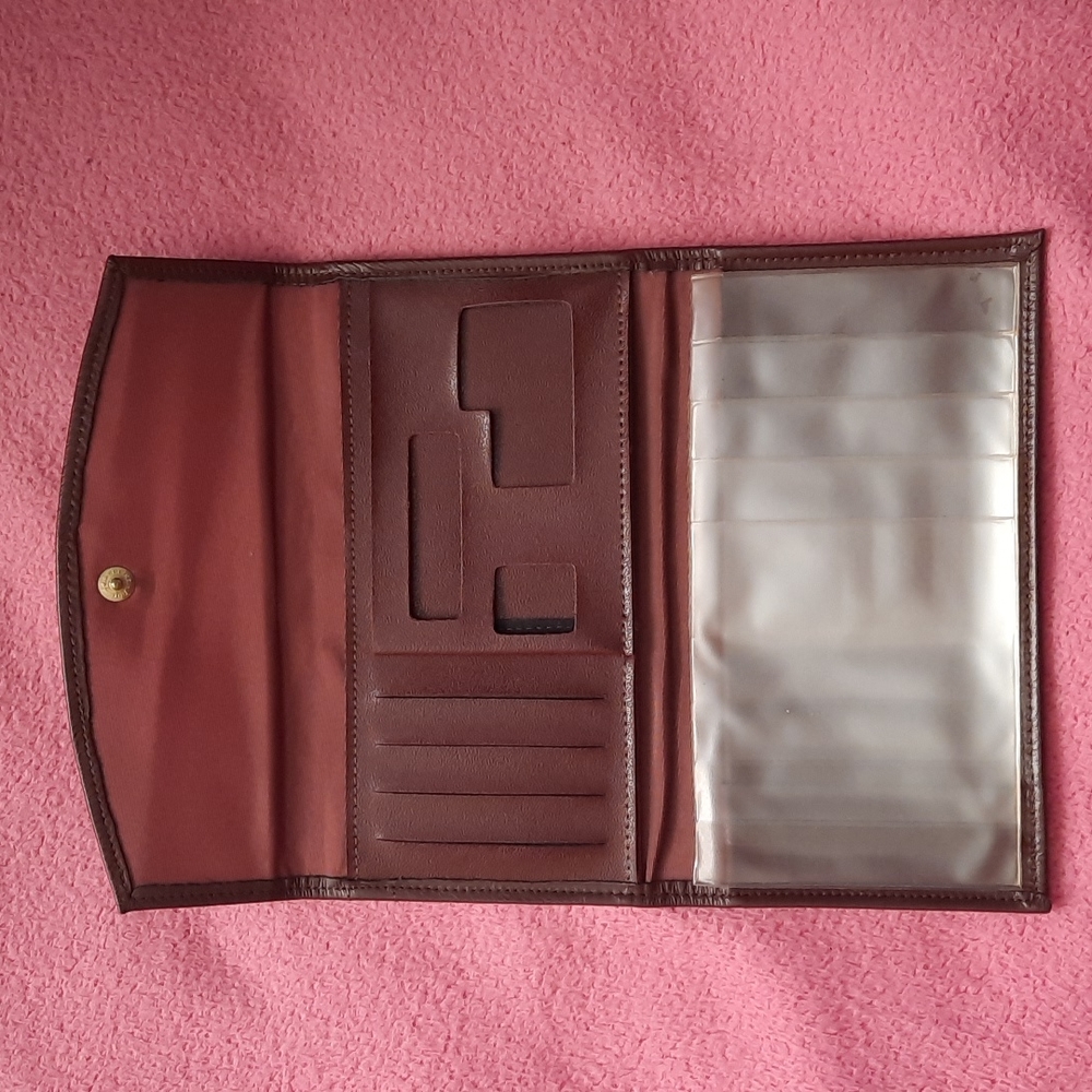 TRIFOLD WALLET.
